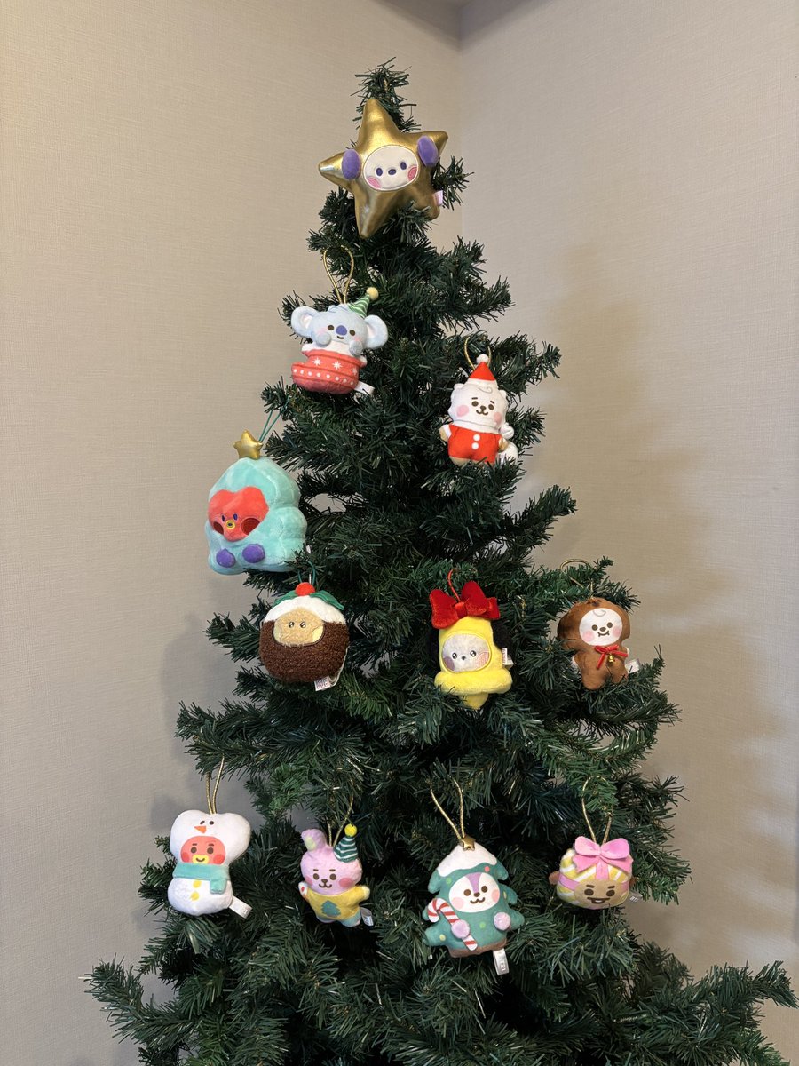 今年のクリスマスツリー、BT21を増やしたのでめーっちゃ可愛くなる予定