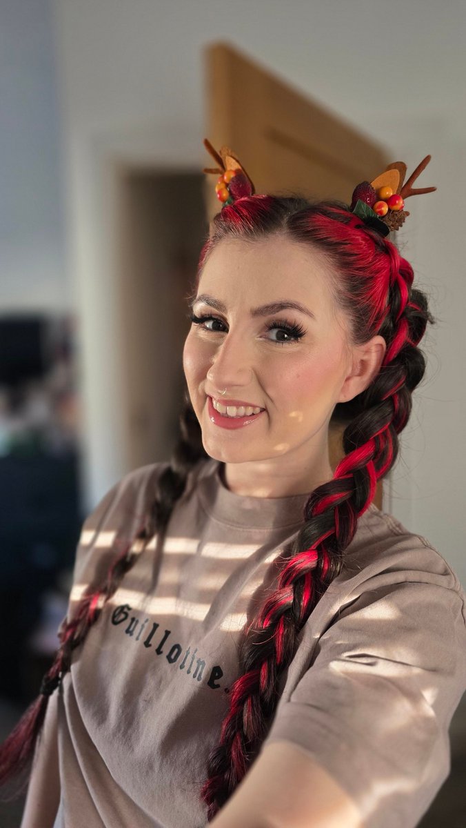 Knightenator's tweet image. Is there any better gift than a heavy cotton tshirt? I flipping LOVE them! Unboxed this beauty from our friends at Guillotine and its so nice! Thank you!!!! (Gifted AD) 

Live now for some cosy christmas chaos twitch.tv/knightenator