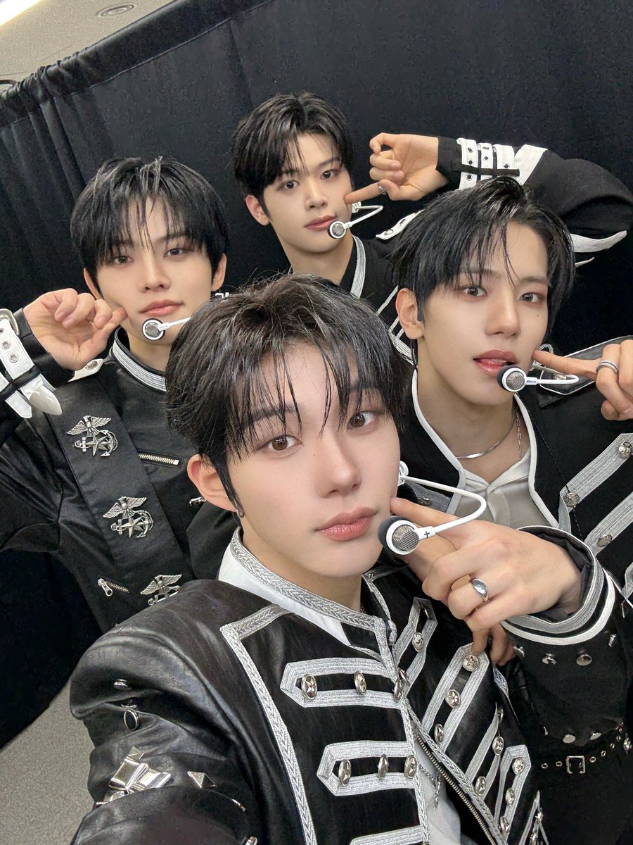 closeyoureyes_7's tweet image. #CLOSEYOUREYES #클로즈유어아이즈
#CYE #클유아