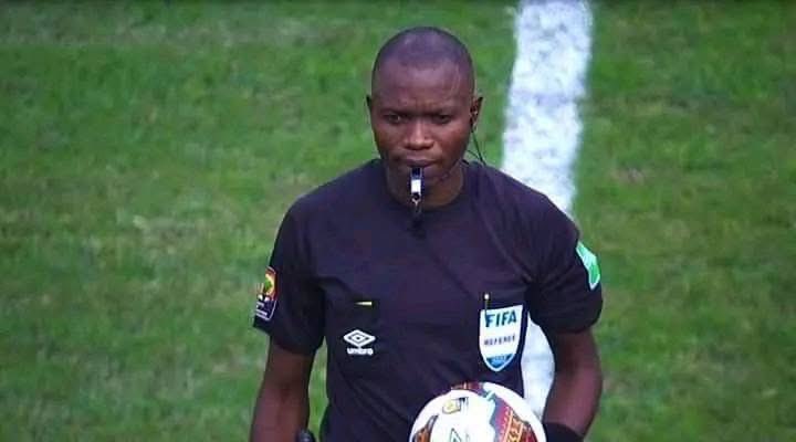 #RDCAfriqueFootball  

#TopInfo #CAN2025
🆕 Un Congolais au sifflet du match d’ouverture !

Fraîchement sélectionné pour officier à la Coupe du monde 2026, l’arbitre congolais Jean-Jacques Ndala sera au centre du match d’ouverture de la CAN 2025 entre le Maroc 🇲🇦 et les Comores