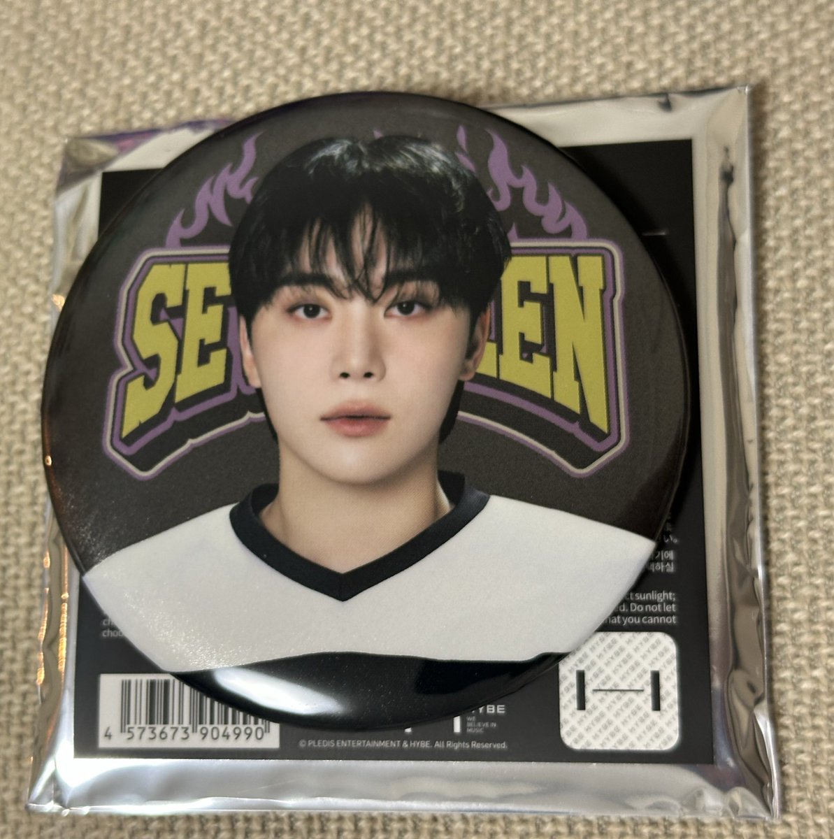 pamelalekely's tweet photo. SEVENTEEN HOME セブチ 缶バッジ  アクキー　交換 都内

譲  缶バッジ スングァン
　  アクキー　ジョシュア　エスクプス　ホシ

求  缶バッジ ミンハオ　THE8
       アクキー　ミンハオ　ジュン　バーノン

都内手渡し希望。
郵送はおこなっておりません🙇‍♀️ https://t.co/XnLwPckryq