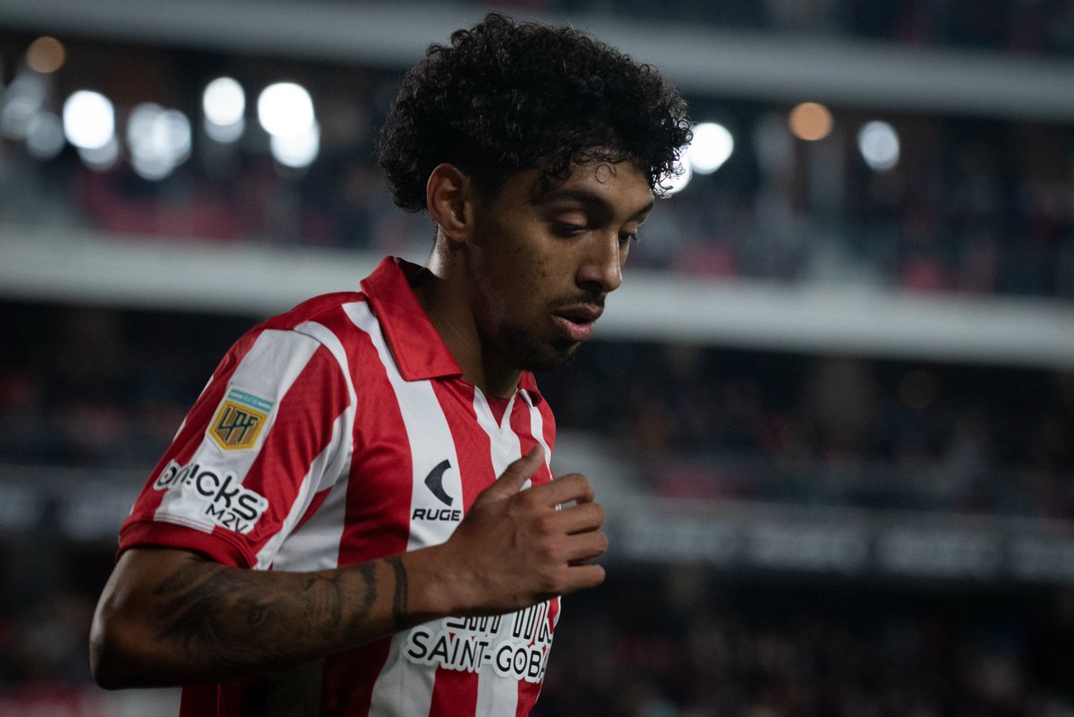 Cristian Medina em ação pelo Estudiantes