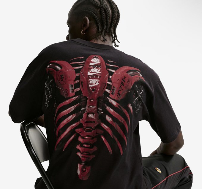 SNKR_TWITR tweet media