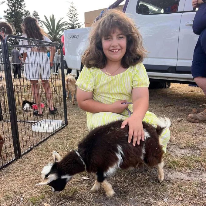 JewsFightBack's tweet image. Matilda was murdered by Islamic terrorists while running to her father.

An Islamist looked through the scope of his rifle.
He aimed at Matilda.
He pulled the trigger.

Anyone who minimizes this is complicit.

Anyone who reframes this is complicit.

Anyone who adds a “but” after…