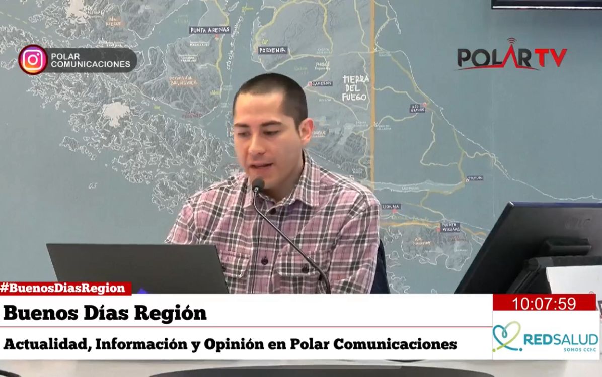 Seremi (s) de Transportes y Telecomunicaciones José Luis Hernández junto a la coordinadora local de Bipay Marilyn Leuquen, despejando dudas sobre el recaudo electrónico en el sistema de transporte urbano de Punta Arenas.
Desde el 2 de enero el pago será 100% electrónico.