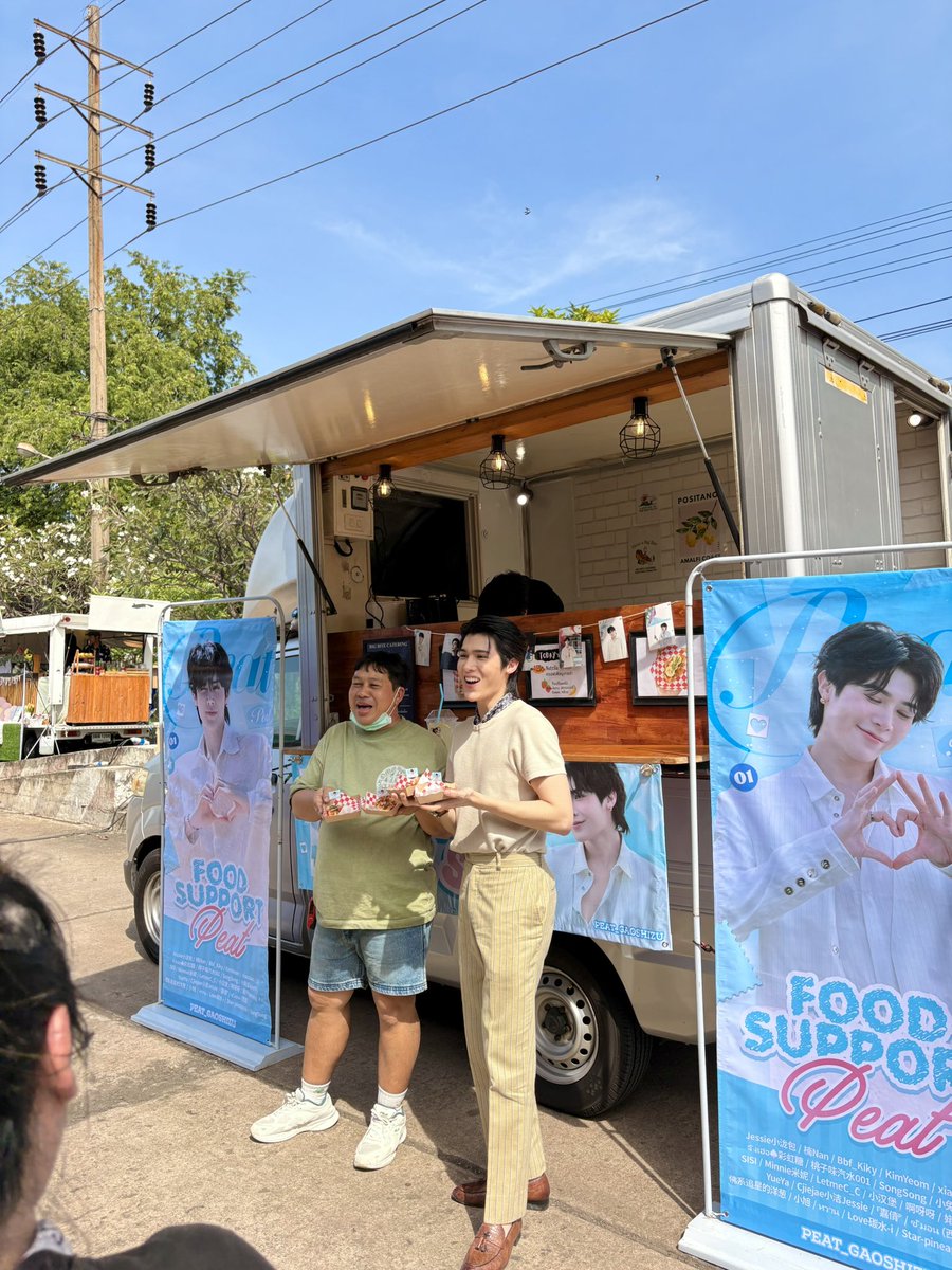 bigbitehouse's tweet image. Food support K. @peatwasu 🥰 ณ กองถ่าย Yesterday The Series 🎬
🙏🏼 #BigBiteCatering ขอบคุณที่ใช้บริการ 

📌 แพคเกจฟู้ดซัพพอร์ต เริ่มต้นเพียง ฿5,500
Line : lin.ee/AFpDLjvG

#foodtruckthailand​ #foodsupportthailand
#fortpeat #peatwasu #yesterdaytheseries #captainpeat