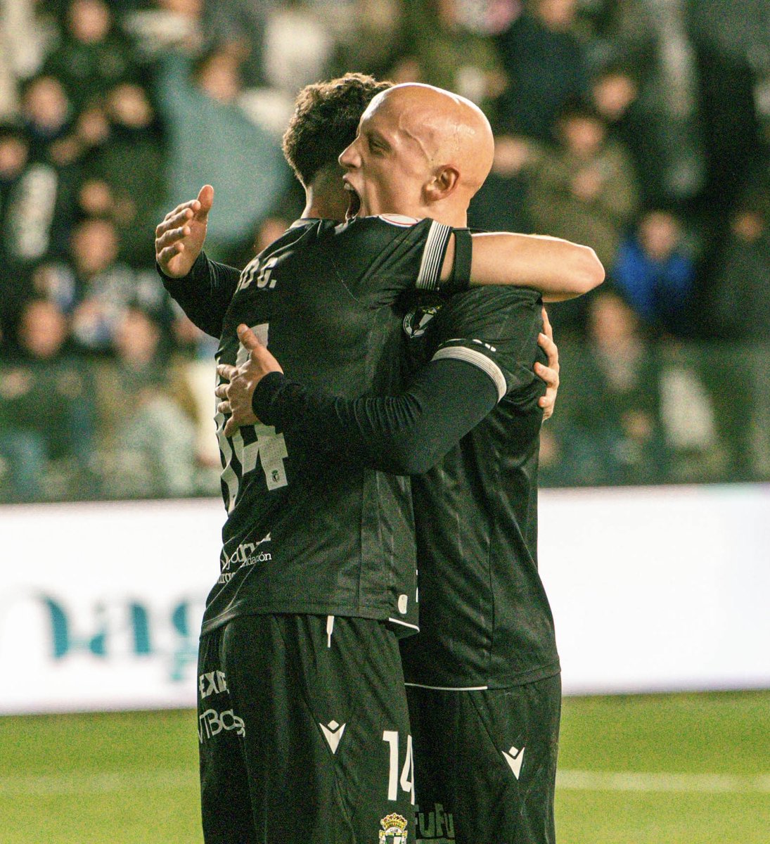 VictorMollejo7's tweet image. Noche mágica en El Plantío 🤍🖤