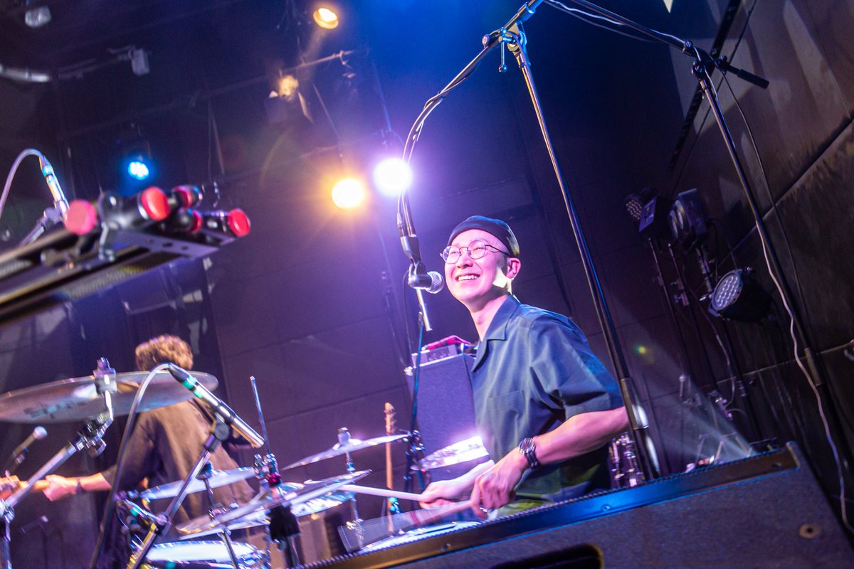 SingalongParade's tweet photo. 12月19日(金)
シンガロンパレード ワンマンライブ
『2年後に!!! 日本列島で!!! トベートベー・ミッチー』
at 大阪・梅田BANGBOO

2025年、起き上がったり飛んだりの一年(？)もいつもお付き合いいただいている皆様のおかげで最高でした！
また2年後、ライブハウスで会いましょう🌏

photo by 諸川 舞 https://t.co/XVSnmpILJ1