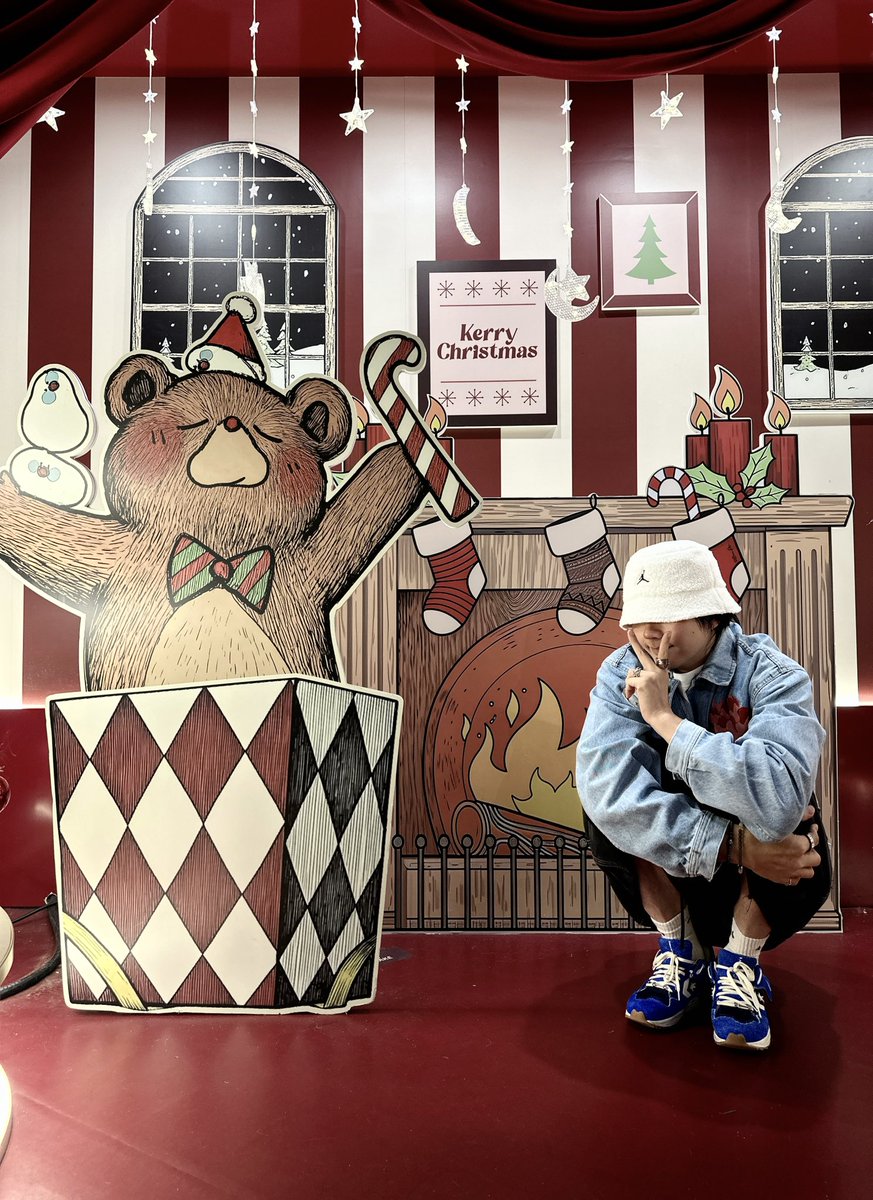 Mama.. It’s cold outside… stay close, okay? 🤍❄️

<a href="/JakeB4rever/">BIU.</a> 
#BuildJakapan 
#Beyourluve