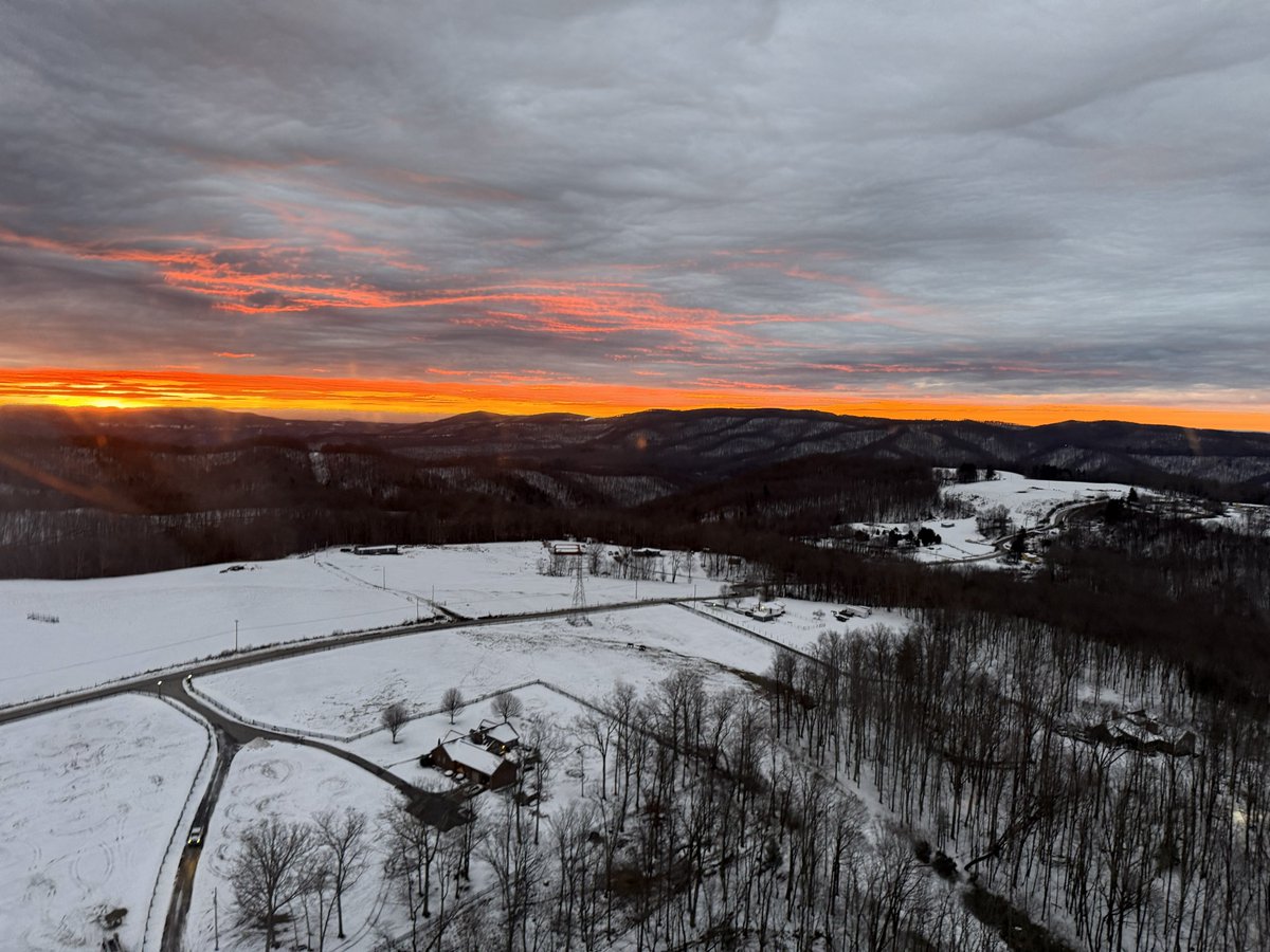 TreelineHeli's tweet photo. Snow-covered hollers, winding roads, and a sunrise that reminds you how small you are—and how lucky. 📷📷 #md500 #pilot #treelinehelicopters #helicopter #treeline #flying #TLH https://t.co/rwJkv9ntXe