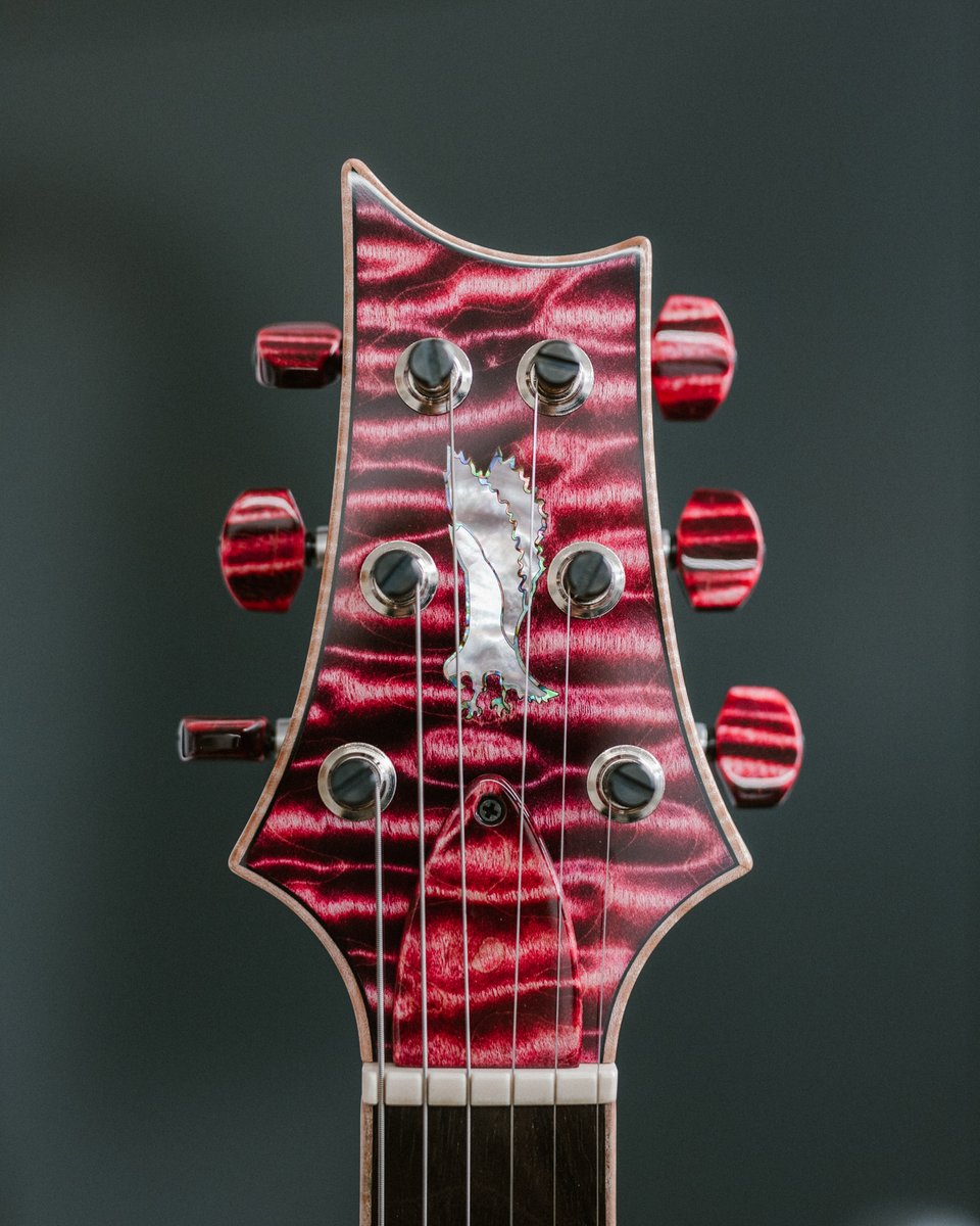 prsguitars's tweet image. We're tickled pink by this quilted McCarty 🎀 Happy #PrivateStockFriday!