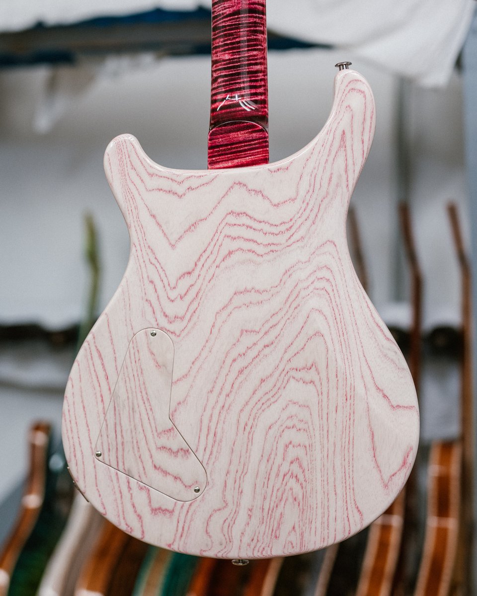 prsguitars's tweet image. We're tickled pink by this quilted McCarty 🎀 Happy #PrivateStockFriday!