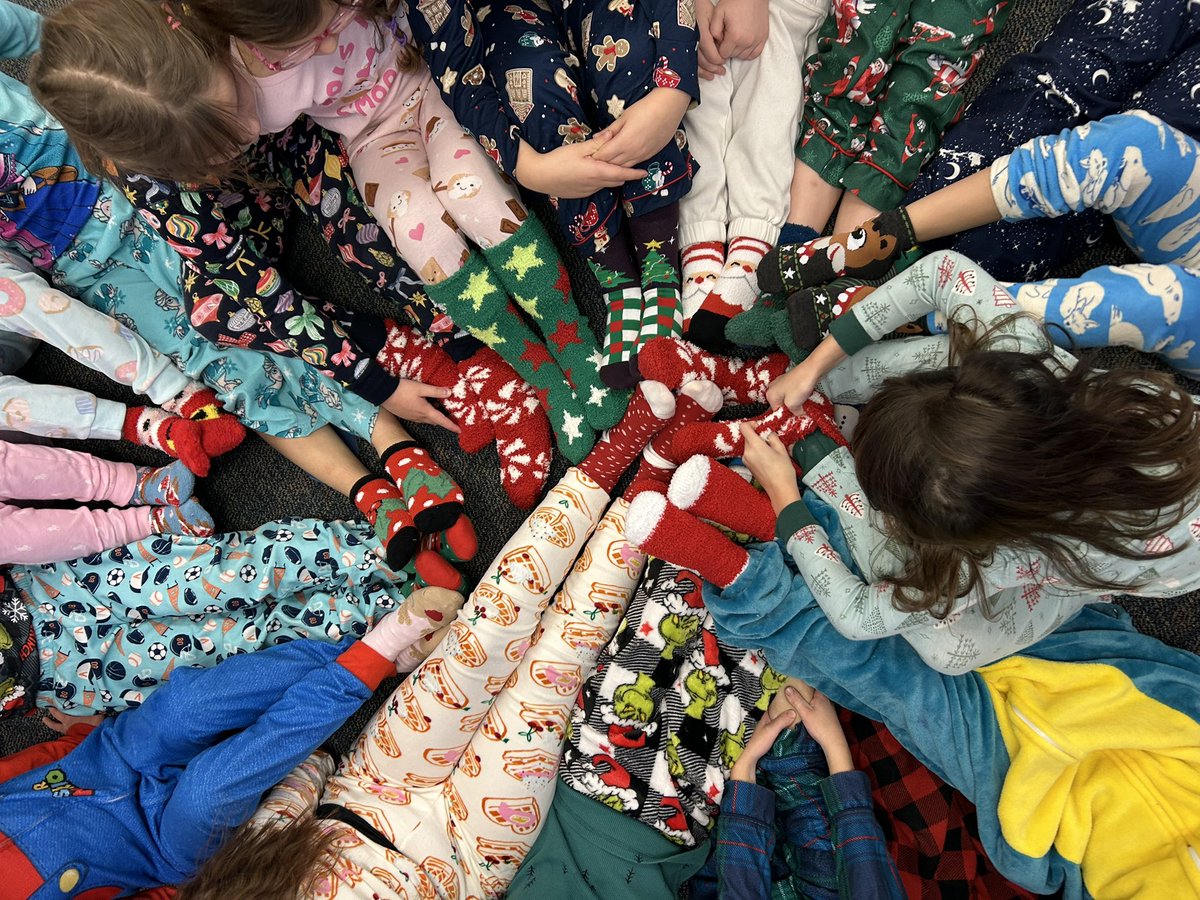 MrsWeiss1st's tweet photo. Secret sock exchange!! We are so cozy in our PJs and comfy socks today!! 🎄🧦 https://t.co/TbGwYrpJDi