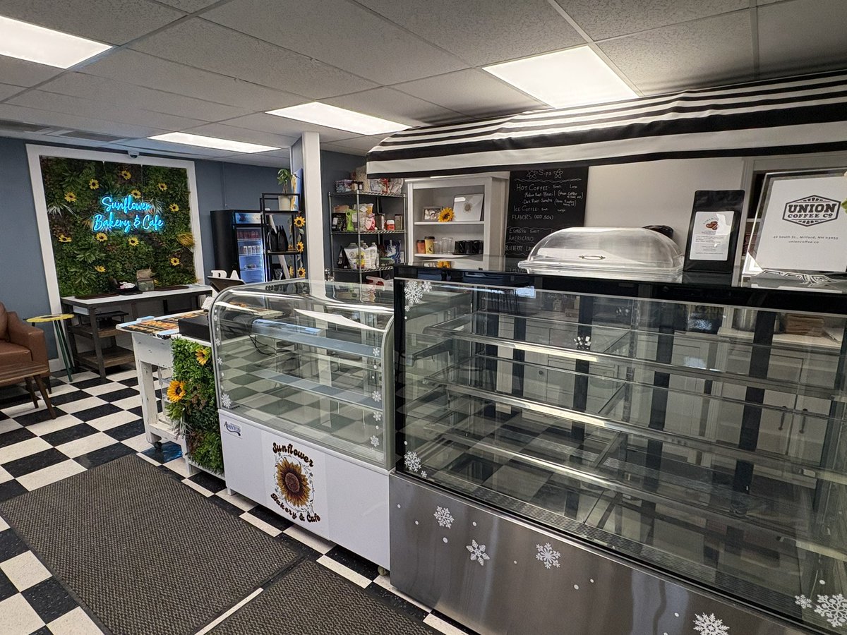 JakeRandall's tweet image. GRAND OPENING TOMORROW! I made my dream a reality!

Sunflower Bakery &amp;amp; Cafe in Nashua NH!