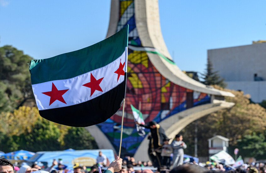 سوريا ترحب بإلغاء الولايات المتحدة قانون قيصر - دمشق تعتبر الخطوة فرصة لتعافي الاقتصاد الوطني وتشجيع الاستثمار وإعادة الإعمار 