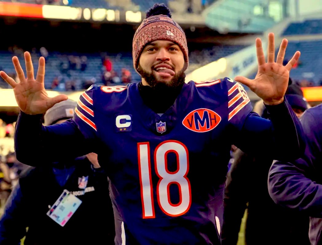 bearszn's tweet image. For those hoping Chicago can land the 1 seed, there is a path after the Seahawks beat the Rams on TNF: 

🐻 The Bears have to win out. 
🐻 Seattle Seahawks have to lose 1 of their final two games (vs Panthers, vs 49ers) 

It won’t be easy but the opportunity is there. 👀