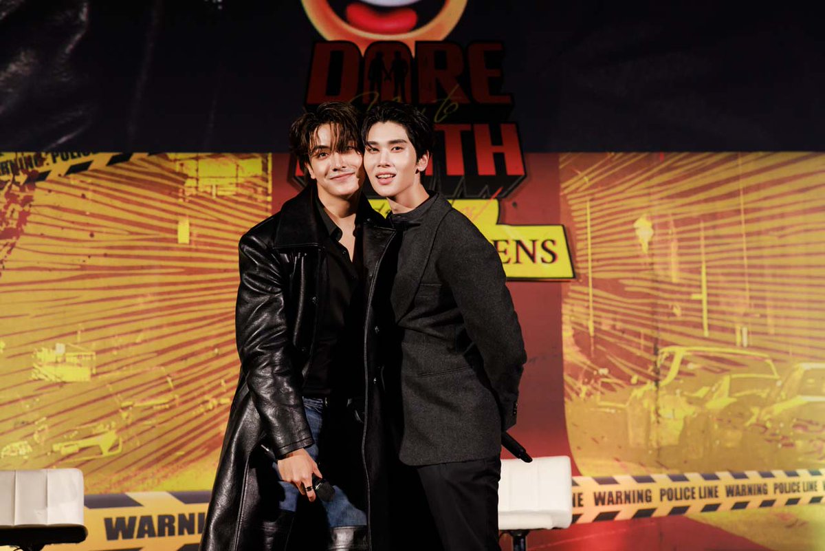 RealEntOfficial's tweet photo. [ภาพบรรยากาศ] #จุงดัง เปิดแฟ้มคดีสุดระทึกที่เดิมพันด้วยชีวิตในซีรีส์ #DareYoutoDeath #ไขคดีเป็นเห็นคดีตาย กับงาน Dare You to Death : The Case Opens ร่วมดูตอนแรกพร้อมแฟนคลับ

ร่วมกันพิสูจน์คดีของหัวใจ���ุกวันพฤหัสบดี 20.30 น. ทางช่อง GMM25 และย้อนหลังทาง Netflix 21.30 น.

#JoongDunk https://t.co/qtaL1TrAUX