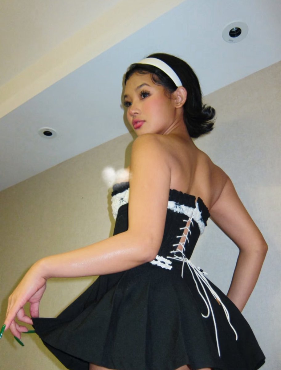 briusegf's tweet image. hi everyoneeee, dollie yara here to bless ur friday in the wake of chaos ( im working all weekend ) 🥀 is everyone ready for the holidays?! 🤩