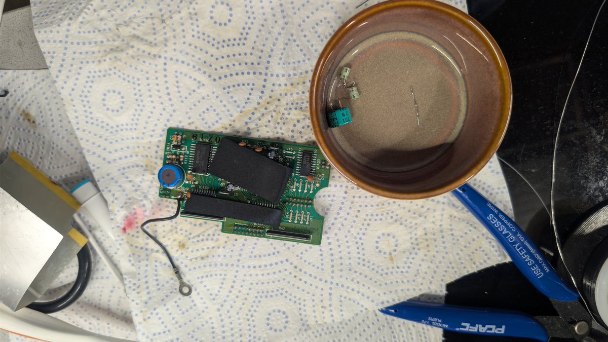 hitmanmcc's tweet image. Refurbishment of the NEC IFU-30. Refreshed the solder on the RCA and power jacks and replaced all the capacitors, including the voltage regulator and the  supercapacitor that powers the save game storage.
Let's move on to testing.
#retrogaming #pcengine