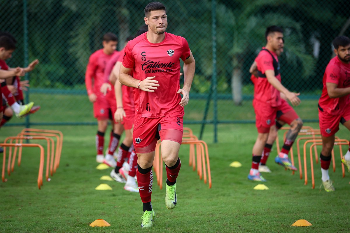 AtlasFC's tweet image. ¡Así es un buen viernes! 🔴⚫️

Arrancamos de la mejor manera esta mañana, tocando el baloncito en la #PretemporadaRojinegra 🦊