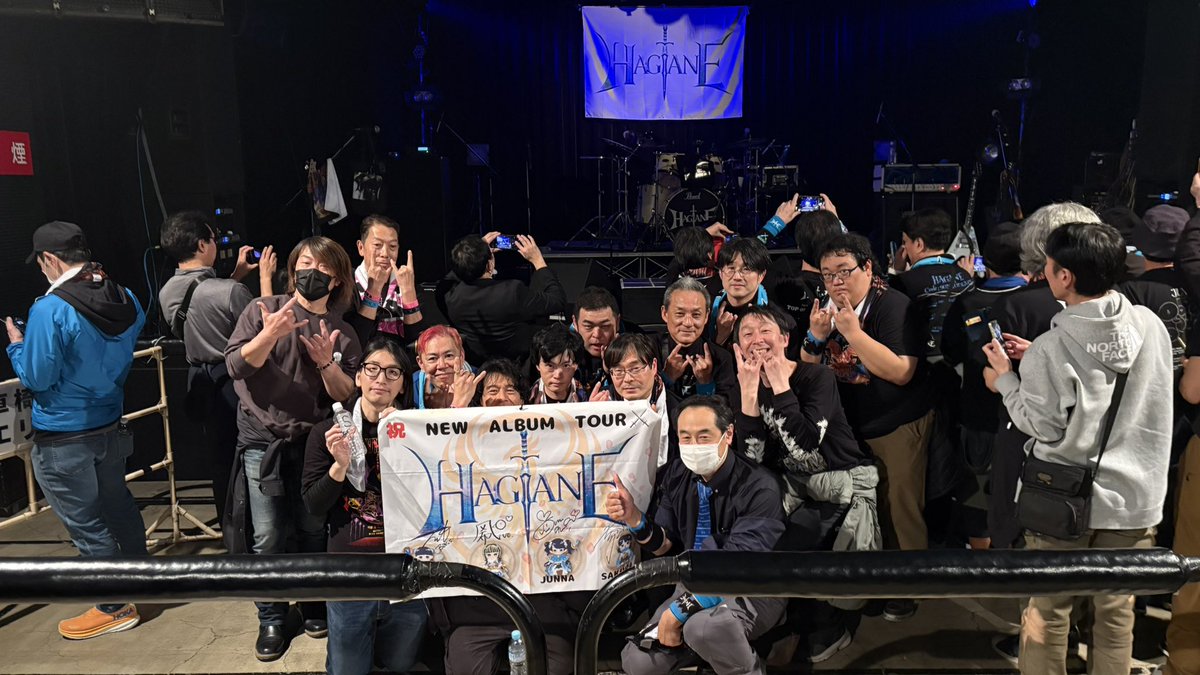 tanutanu55go's tweet image. HAGANE仙台公演ライブレポート🎤
〜仙台darwin〜
本日の過去曲:Soul Beats
《ライブレポート》
・さすがライブバンド、セミファイナルは激熱のパフォーマンス
・サルベーション、めっちゃクールだった
・今日のアカペラ、過去最高を更新
・JUNNAセミファイナルでnewシンバルと新品のドラムヘッド投入…