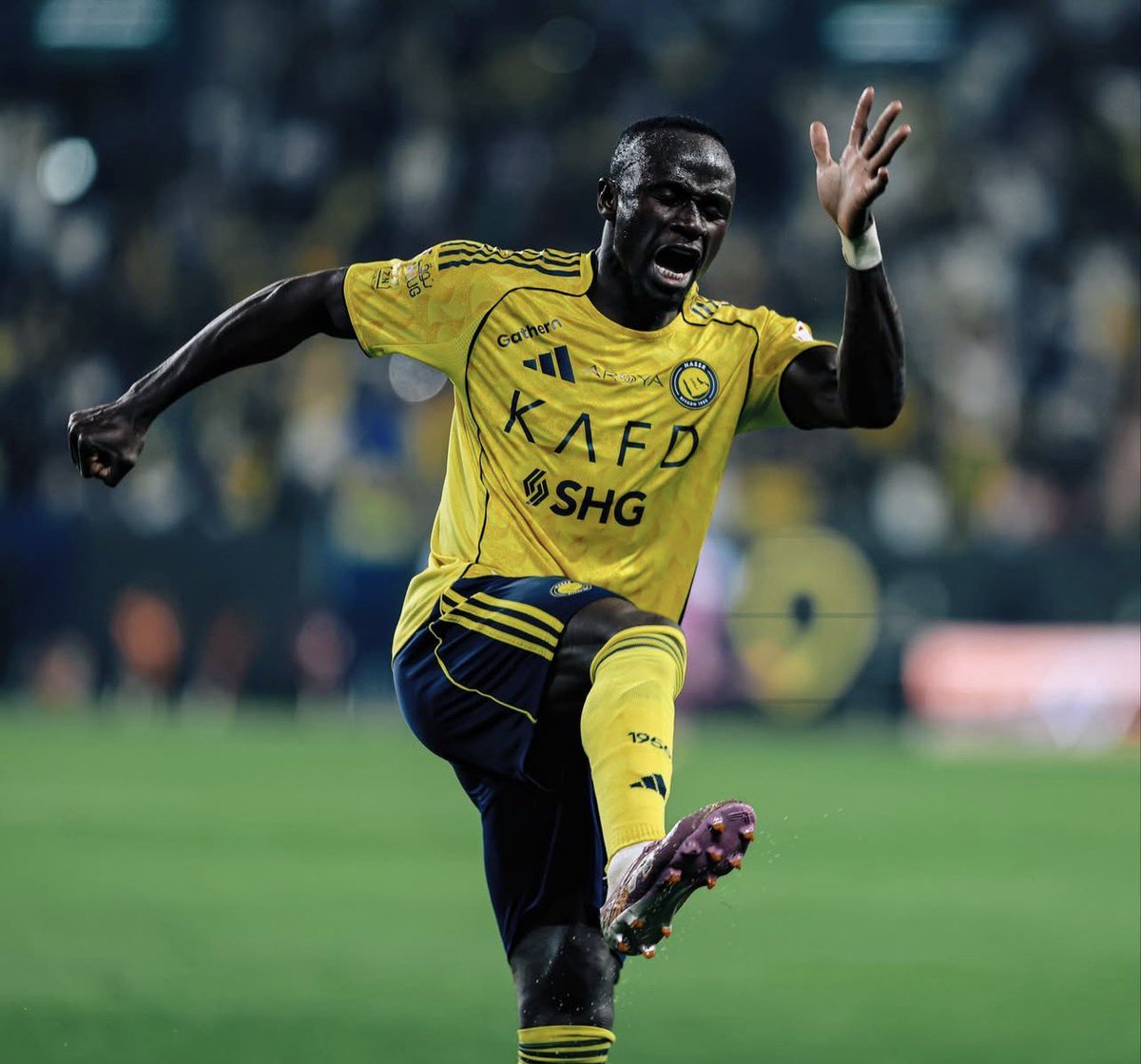 Grntx7's tweet image. 🚨📊— ساديو ماني هو أكثر لاعب في نادي #النصر دخولًا في الالتحامات الهجومية بـ 111 التحام هجومي وفاز بـ47 منها ( الاكثر ايضاً ) 👊💛

الالتحامات الهجومية = مواجهات أرضية يدخلها اللاعب وهو حامل للكرة لمحاولة تجاوز الخصم أو حماية الكرة تحت الضغط.