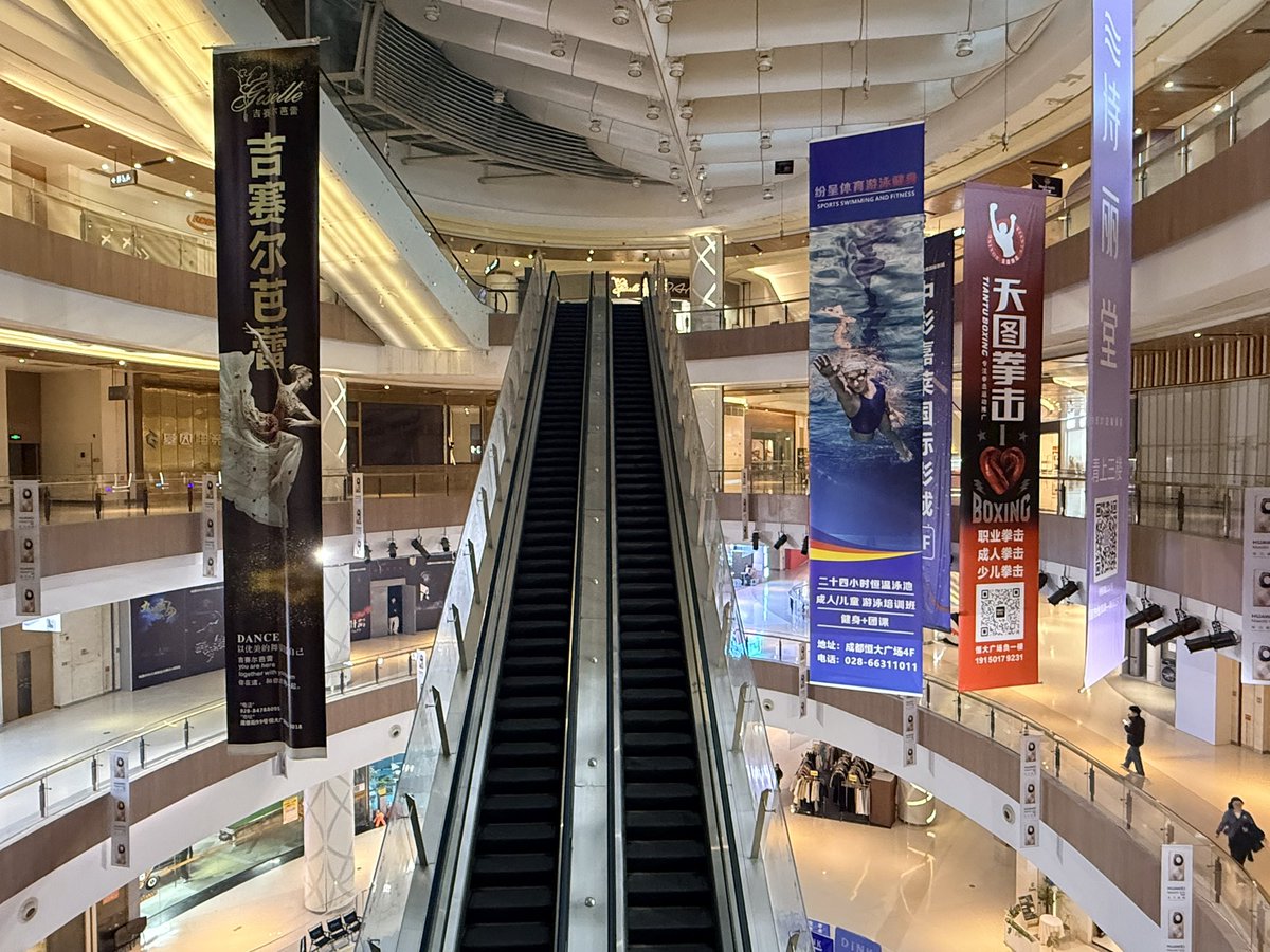 These are the photos of a huge mall in Chengdu. Almost empty...