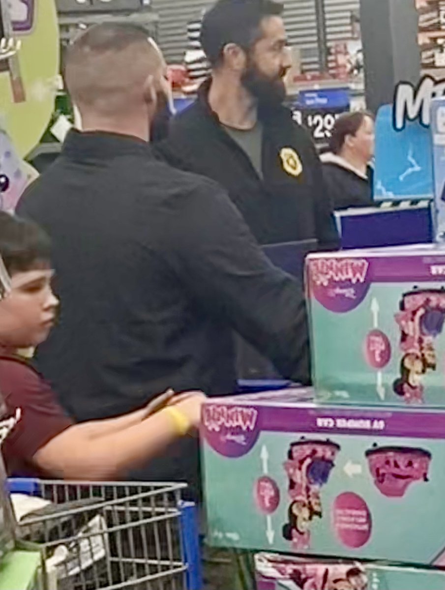 TBInvestigation's tweet image. Tis The Season!

TBI Special Agents proudly join our local law enforcement partners in Camden, Humboldt &amp;amp; Jonesborough for the Shop with a Cop tradition.

Together, we helped bring joy to children who might not otherwise experience the magic of Christmas.
💙
#ShopWithACop #TBI