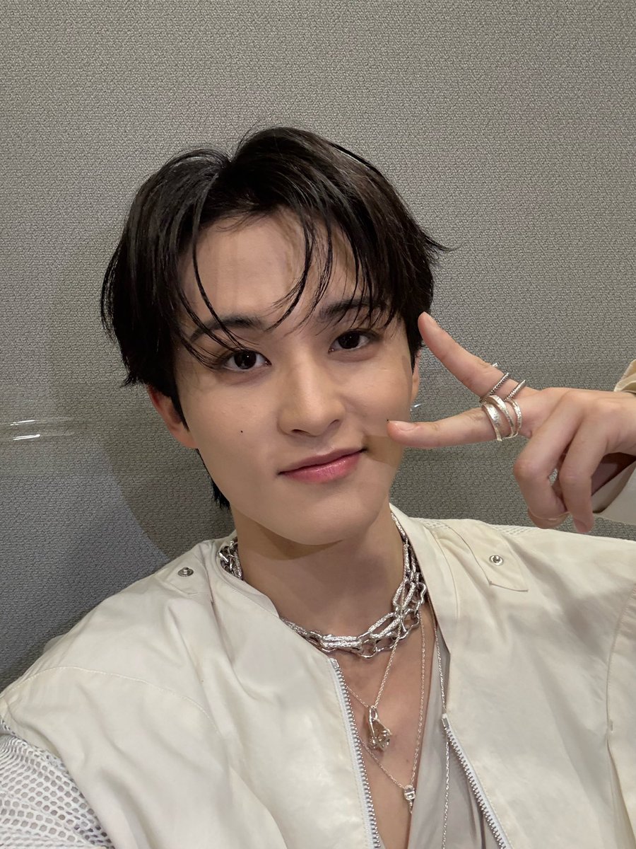 markyourhaert's tweet image. mark bbl 🐯💭 251219

🐯 (Pic 1) it came out too disciplineㅠ
🐯 (Pic 2) this one’s natural
🐯 (Pic 3) this one is a bit unfortunate
🐯 were you satisfied with the performance?
🐯 thank youㅠ the kids were so cool too right
🐯 thank you so much for coming all the way, thank you…