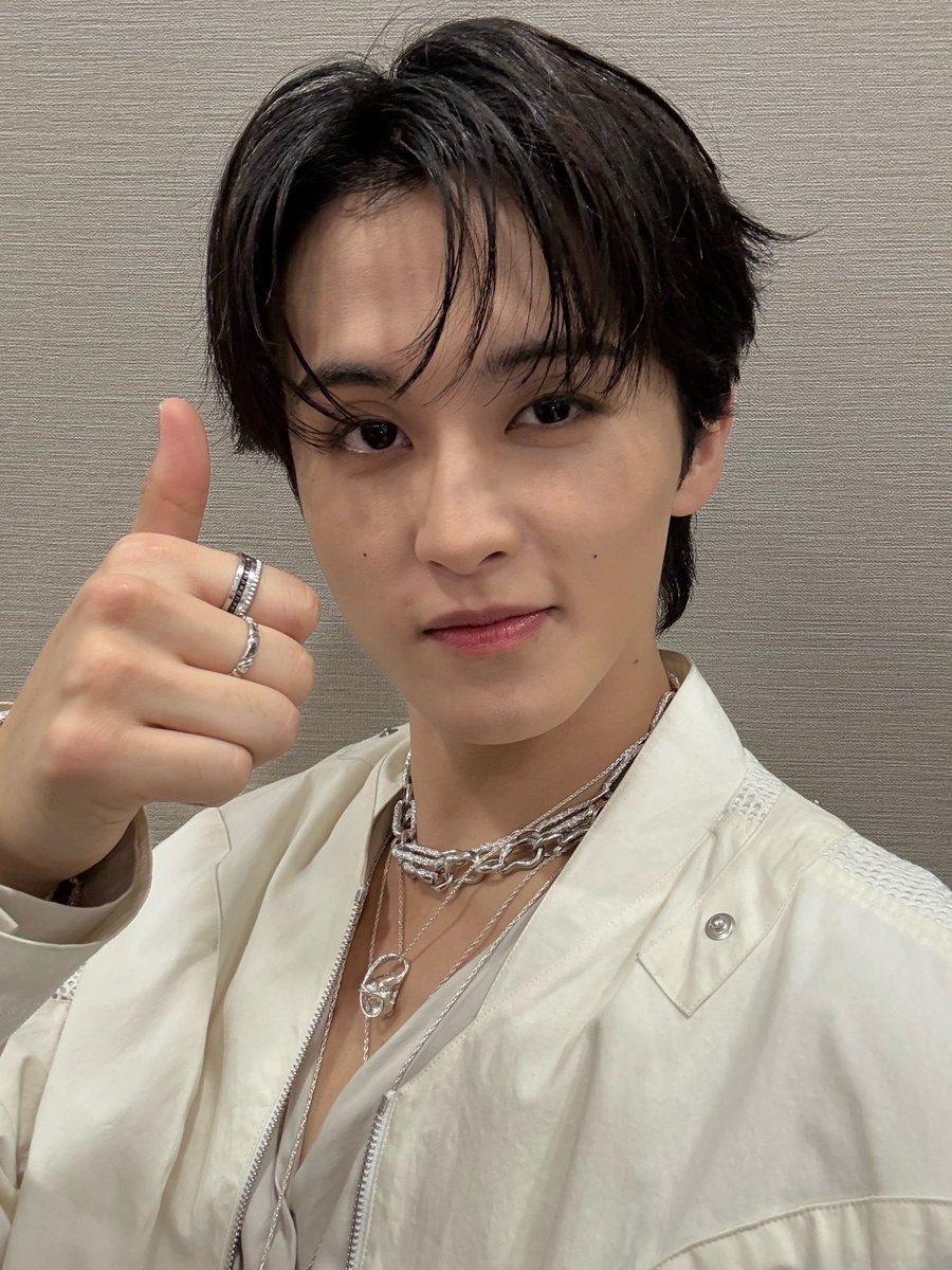 markyourhaert's tweet image. mark bbl 🐯💭 251219

🐯 (Pic 1) it came out too disciplineㅠ
🐯 (Pic 2) this one’s natural
🐯 (Pic 3) this one is a bit unfortunate
🐯 were you satisfied with the performance?
🐯 thank youㅠ the kids were so cool too right
🐯 thank you so much for coming all the way, thank you…