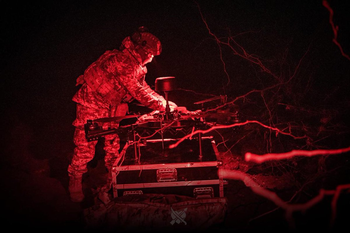 DefenceU's tweet image. At night, the hunt begins…

📷: 39th Coastal Defense Brigade