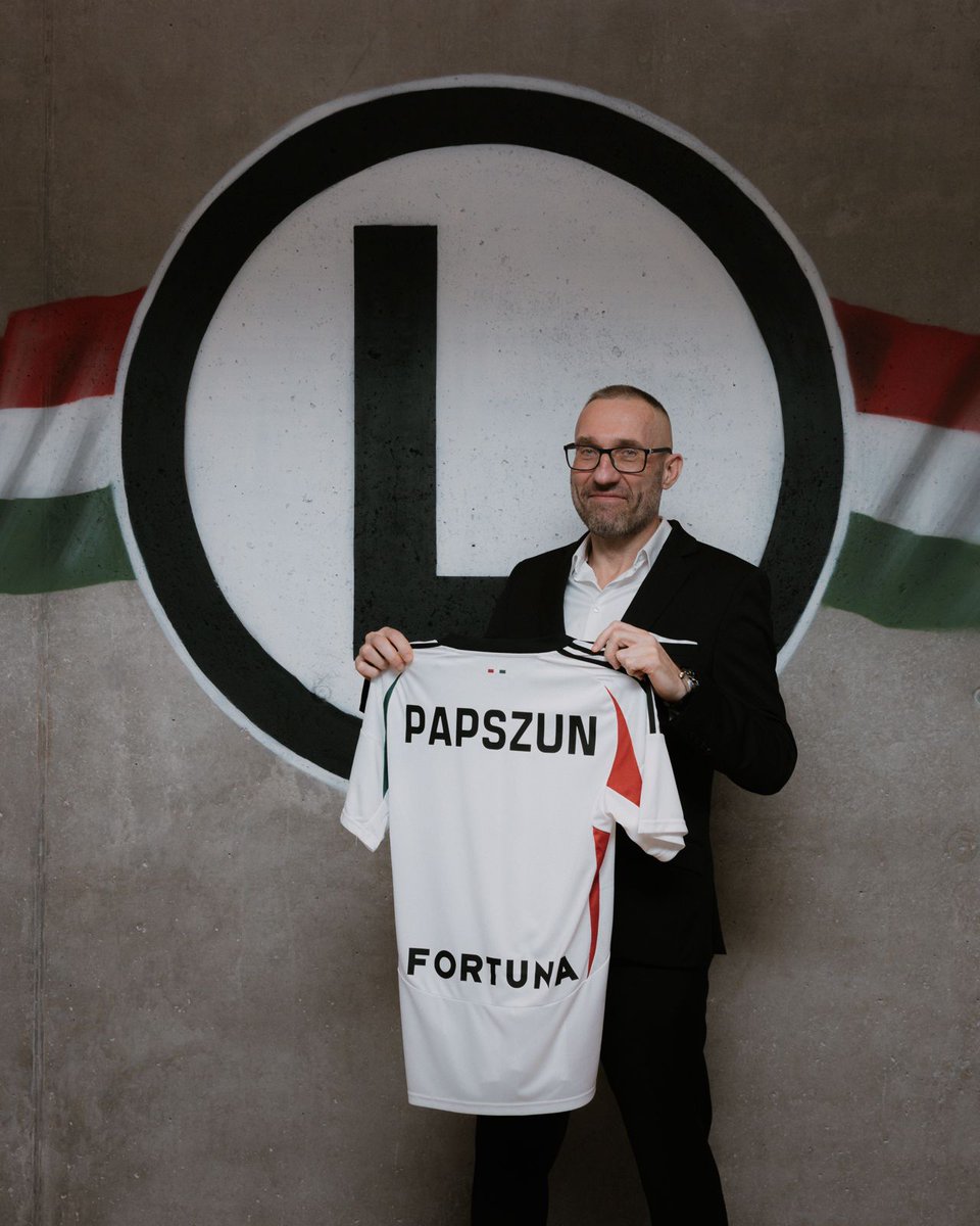 LegiaWarszawa's tweet photo. Witamy w Legii, Trenerze ✨

📸 @mat_kostrzewa https://t.co/INETc51Nao