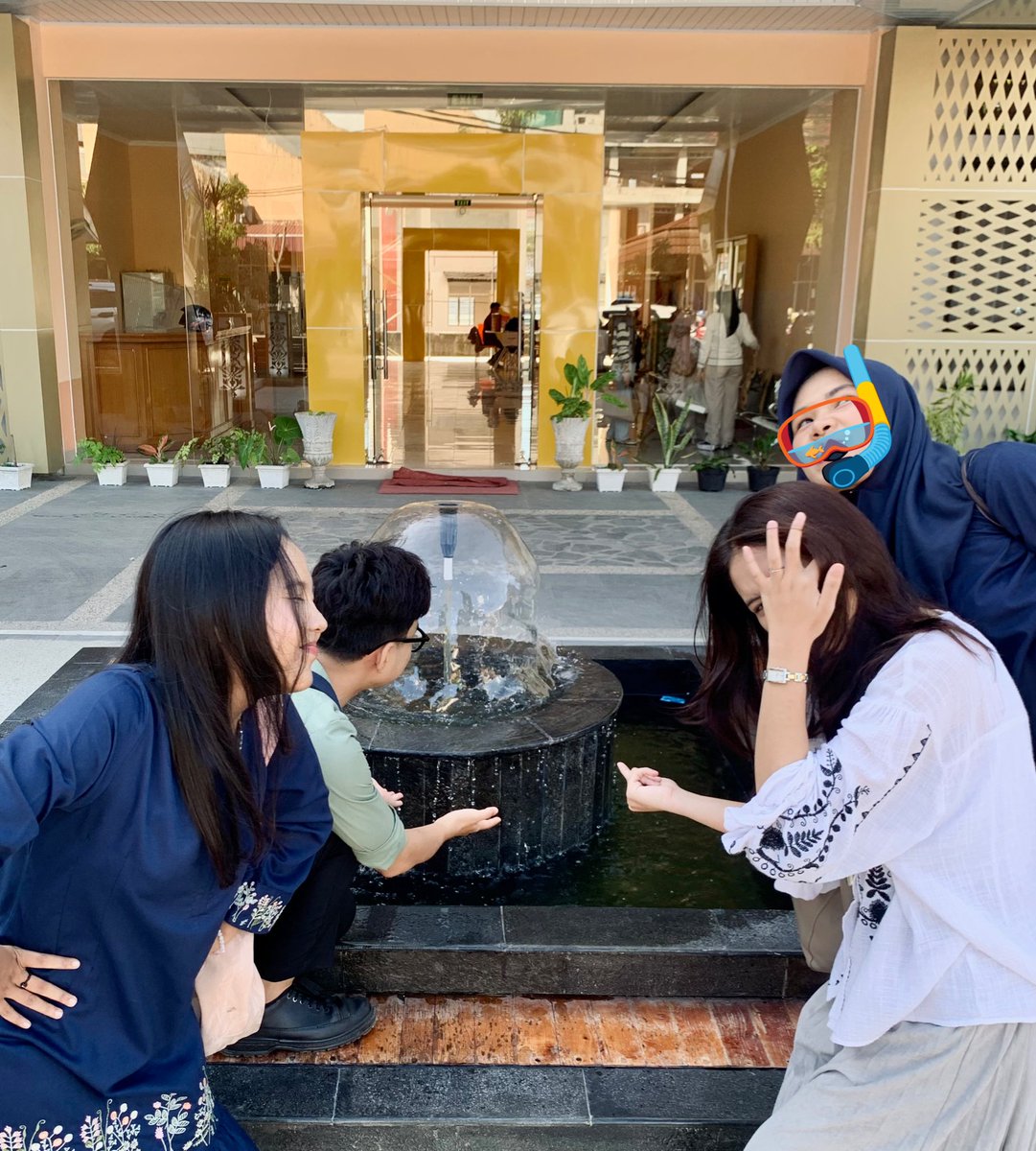 padang kelamaan air mati, 
ngeliat air mancur gini bawaan nya pengen nyebur🤿