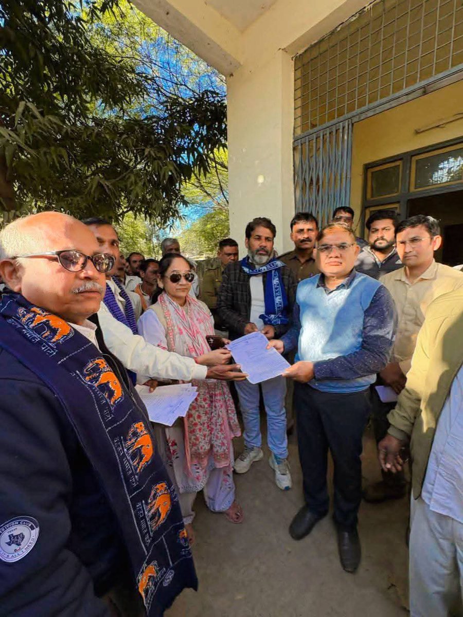 indiaonethink's tweet image. दबंग लेडी बसपा की पथरिया विधानसभा की पूर्व विधायक #रामबाई_परिहार ने आज पथरिया में जनता के हितों के कुछ महत्वपूर्ण मुद्दों को लेकर #SDM महोदय को ज्ञापन सौंपा।
#highlight