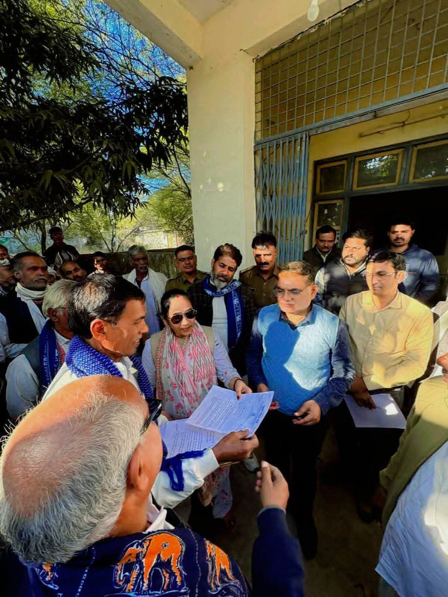 indiaonethink's tweet image. दबंग लेडी बसपा की पथरिया विधानसभा की पूर्व विधायक #रामबाई_परिहार ने आज पथरिया में जनता के हितों के कुछ महत्वपूर्ण मुद्दों को लेकर #SDM महोदय को ज्ञापन सौंपा।
#highlight