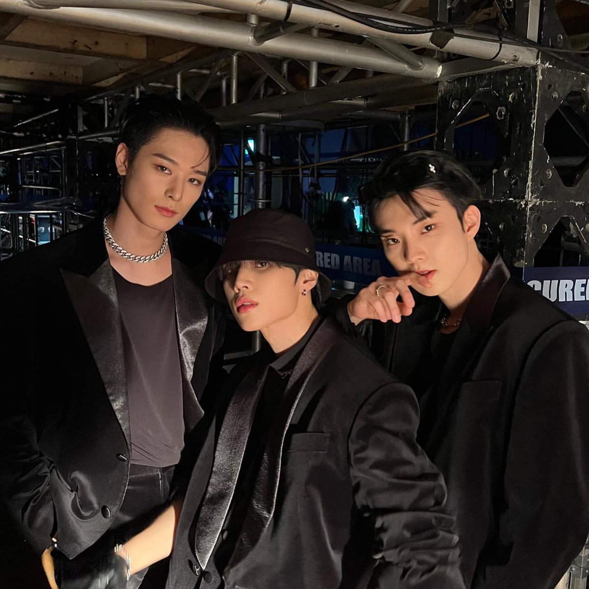 115kitten's tweet photo. 22년 연말 No Doggity 
23년 연말 Babydoll
25년 연말 Like I Love You

내년 연말에도 꼭 더보이즈 주연 큐 선우 불러주시길 .... https://t.co/ou5FwgJiRO