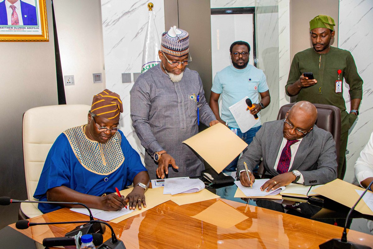 NigeriaSPRiNG's tweet photo. @UKinNigeria @FCDOGovUK @credoadvisory
@TheWCS @The_Nextier @KukahCentre
@GoGreenGOEHSI @Bincike_Int
#Peacebuilding #ClimateResilience #NASRDA #SPRiNGProgramme #TechForGood #NigeriaDevelopment https://t.co/GzrUNNf4ZK