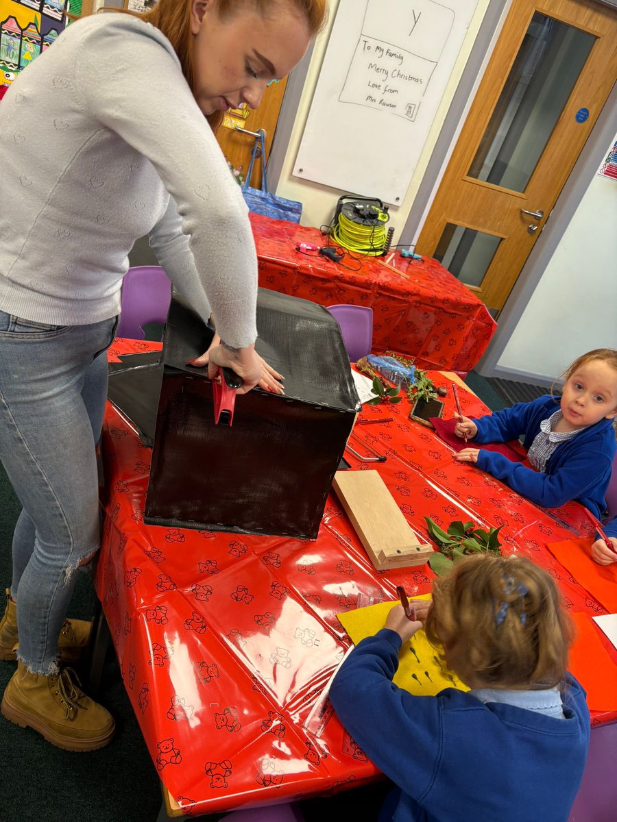 A wonderful Count me in session in KS1 this week developing maths skills through design and technology. A huge thank you to our families for coming in and supporting the children’s learning. The Hedgehog 🦔 homes are ready.