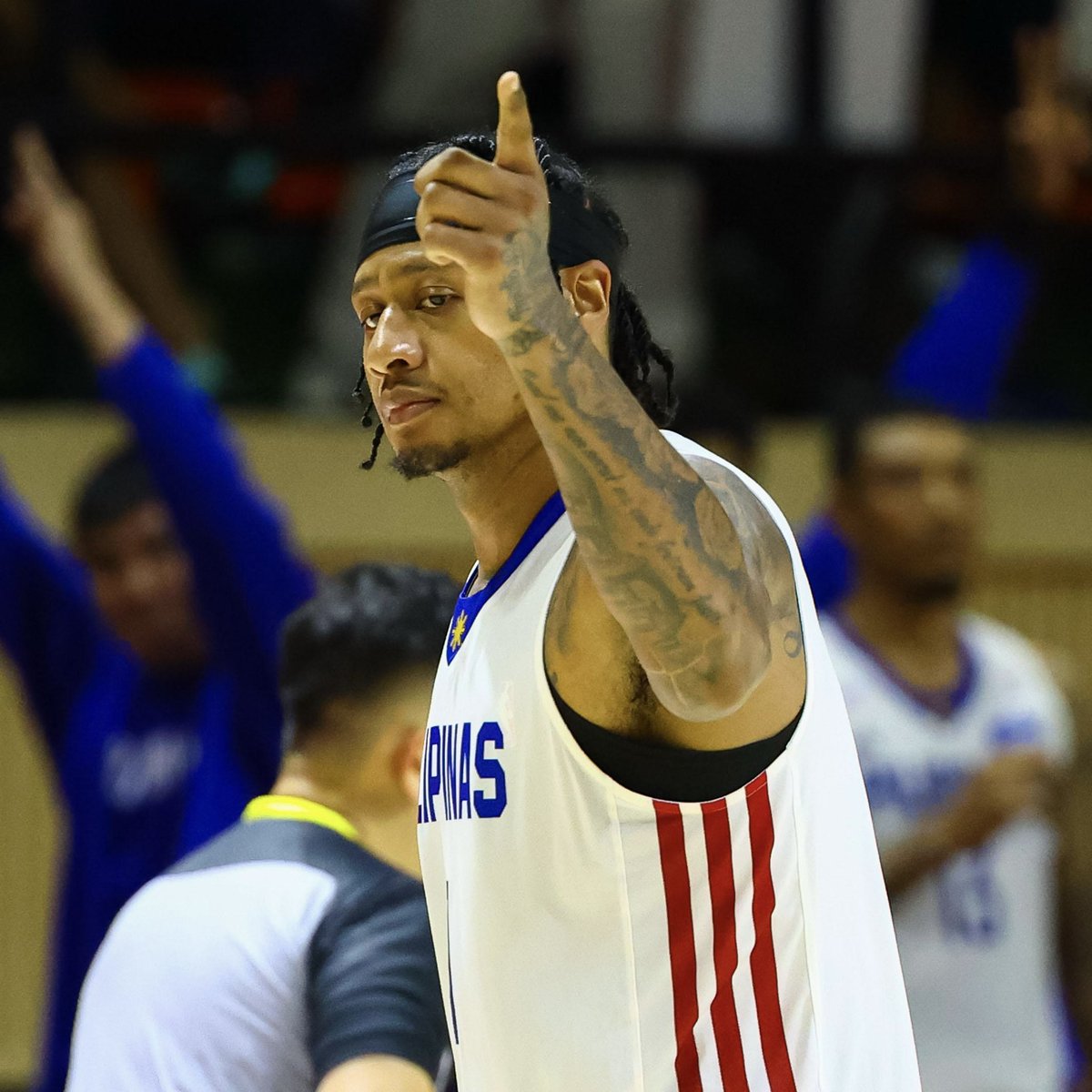 ABSCBNNews's tweet photo. SOUTHEAST ASIAN HOOPS SUPREMACY FOR GILAS PILIPINAS!

#GilasPilipinas completed a come-from-behind 70-64 victory to rule the men’s 5-on-5 basketball event of the #SEAGames2025. | via @romwelanzures 

(📷: POC Media Pool)

Read: https://t.co/n0OSqFETPl https://t.co/zSzyhdNUnu