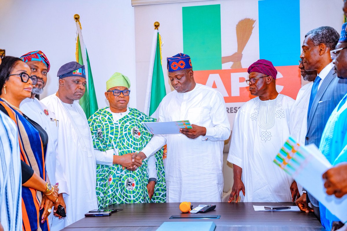 nentawe1's tweet photo. Today, at the APC National Secretariat in Abuja, I had the honour of presenting the Certificate of Return to our Osun State governorship candidate, Asiwaju Munirudeen Bola Oyebamiji.

The occasion was witnessed by the National Secretary, Senator Ajibola Basiru; National Organising Secretary, His Excellency Alhaji Sulaiman M Argungu and Nze Chidi Duru, Deputy National Organising Secretary.

It is particularly heartwarming that Asiwaju Oyebamiji emerged by consensus. This speaks to unity, maturity, and teamwork; values that must be sustained. Leadership is collective, even though the glory eventually rests on one shoulder. Working with the entire family is not optional; it is essential.

For the past three years, Osun State has been defined more by optics and theatrics than by tangible development. Governance has too often appeared as performance, with little in terms of concrete projects or enduring impact that the people can truly point to.

Osun deserves far more than symbolism. Our people deserve visible development, functional infrastructure, economic opportunities, and purposeful leadership that understands governance as serious business, not entertainment.

With the APC, Osun is set for a clear shift in direction. From the moment we secure victory at the polls next year, the state will begin to witness real, measurable progress; projects that can be seen, touched, commissioned, and sustained. Roads, schools, healthcare facilities, economic initiatives, and people-centred policies will take centre stage.

This will mark the beginning of a new era of competence, focus, and delivery. An era where leadership is judged not by dance steps, but by results. An era where government works, and works for the people.

Osun is ready for progress.
Osun is ready for serious governance.
Osun is ready for APC-led development.

Osun was the only South-West state the President lost in the last general election. That must not happen again. This time, we are determined to win convincingly for our candidate in Osun and for President Bola Ahmed Tinubu in 2027.