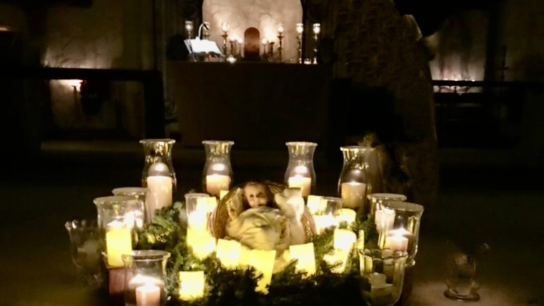 MDMFaith's tweet image. My Light Descends - "The Light that descends from My Heart to yours, through the Heart made Flesh of My Jesus – the Heart of a tiny Baby; God in His fullness Who makes Himself so small to bring you My Kiss, full of Peace and the Hope of My Promise, of My desire that you be with…