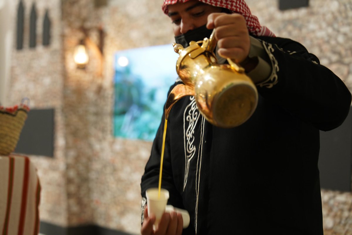 جناح إمارة #الباحة في مهرجان الملك عبدالعزيز للإبل واحة الأمن، يستعرض رحلة البن الشدوي من الشجرة حتى متعة التذوق، في تجربة تعريفية للموروث الزراعي في المنطقة.
#إمارة_منطقة_الباحة 
#مهرجان_الملك_عبدالعزيز_للإبل_10