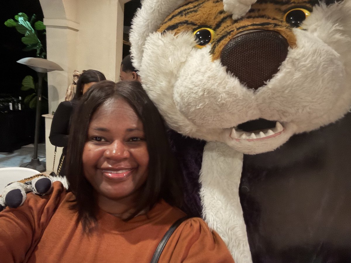 One think Mike and I have in common is love for the Mitchell ladies!