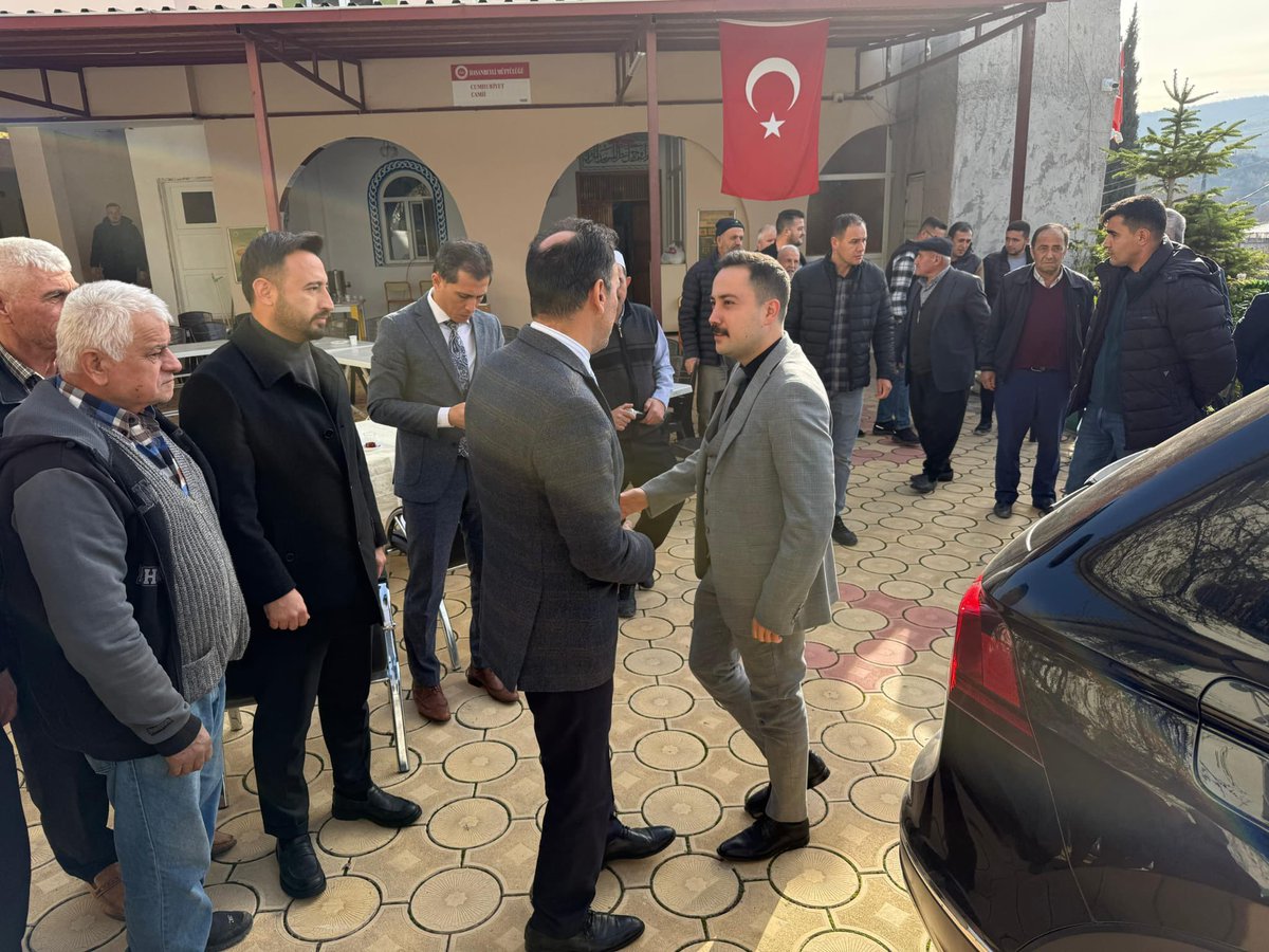 Kaymakamımız Sayın Hüseyin BÜTÜNER, ilçe protokolü ile birlikte Merkez Cumhuriyet Mahallesi’nde cuma namazının ardından vatandaşlarımızla bir araya geldi. Mahalle meydanında gerçekleştirilen buluşmada vatandaşlarımızın talep ve önerilerini dinleyerek istişarelerde bulundu.