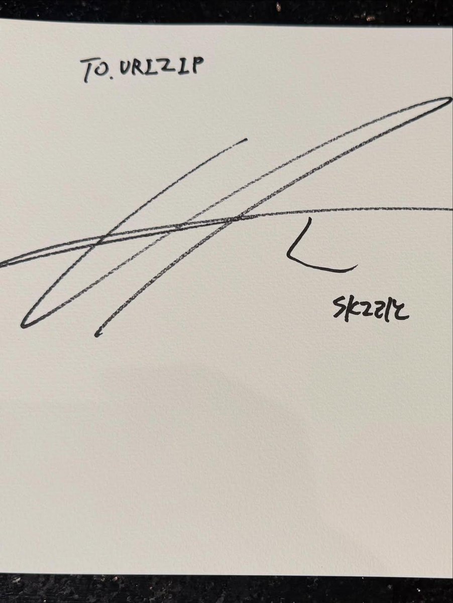 yongdeelixx's tweet photo. Stray Kids have 32 million followers and this year ranked No. 1 in album sales worldwide, achieving the remarkable feat of being the first in the world to top the Billboard 200 with eight consecutive releases. But Lee Know is simply kind and a good person, and I’ll always be supporting him.