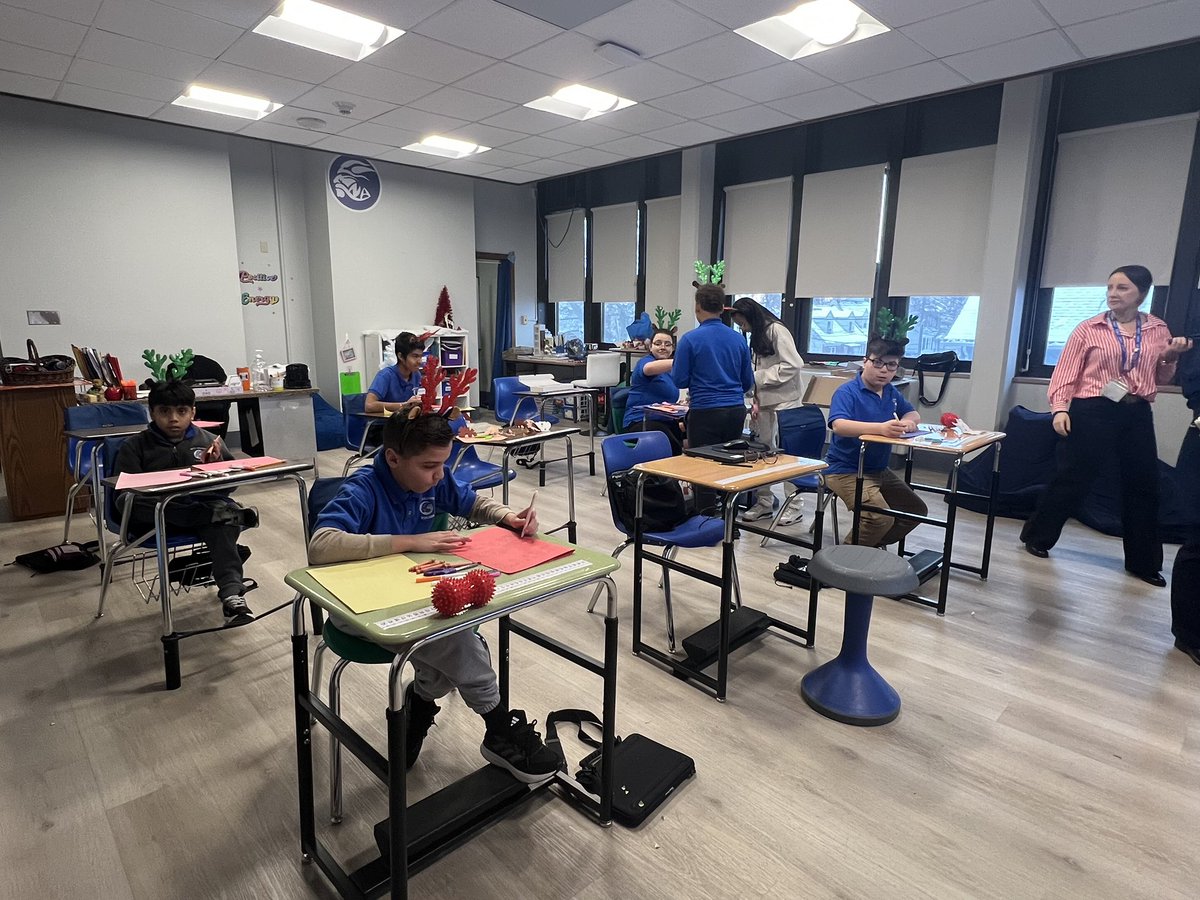 NA_VMS's tweet photo. Mrs. Volpe's homeroom/Language Arts Literacy class is celebrating the Holiday Season with whole-group holiday word searches, interactive decorating, and crafting! https://t.co/VrsCEbHjtQ