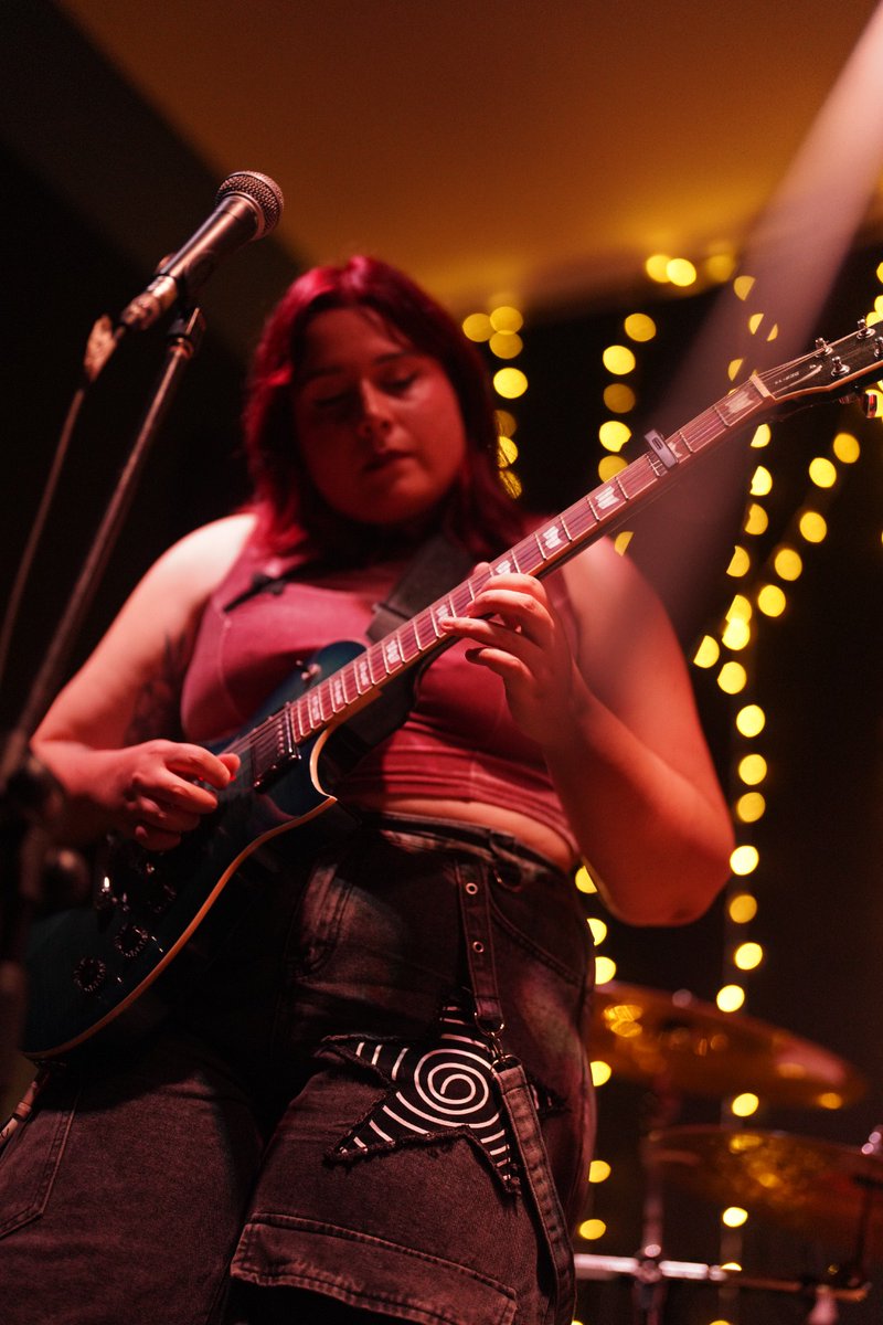 nuvolnuvol's tweet photo. GRACIAS! 
Lo del viernes fue loco, no nos imaginábamos tener un primer concierto rodeades de toda nuestra gente y recibiendo tanto amor por vuestra parte.
Estamos aún flipando y súper felices, preparándonos para grabar esos dos temitas que escuchasteis y componer nueva música!
🌧️ https://t.co/Irp3ZGxuNI
