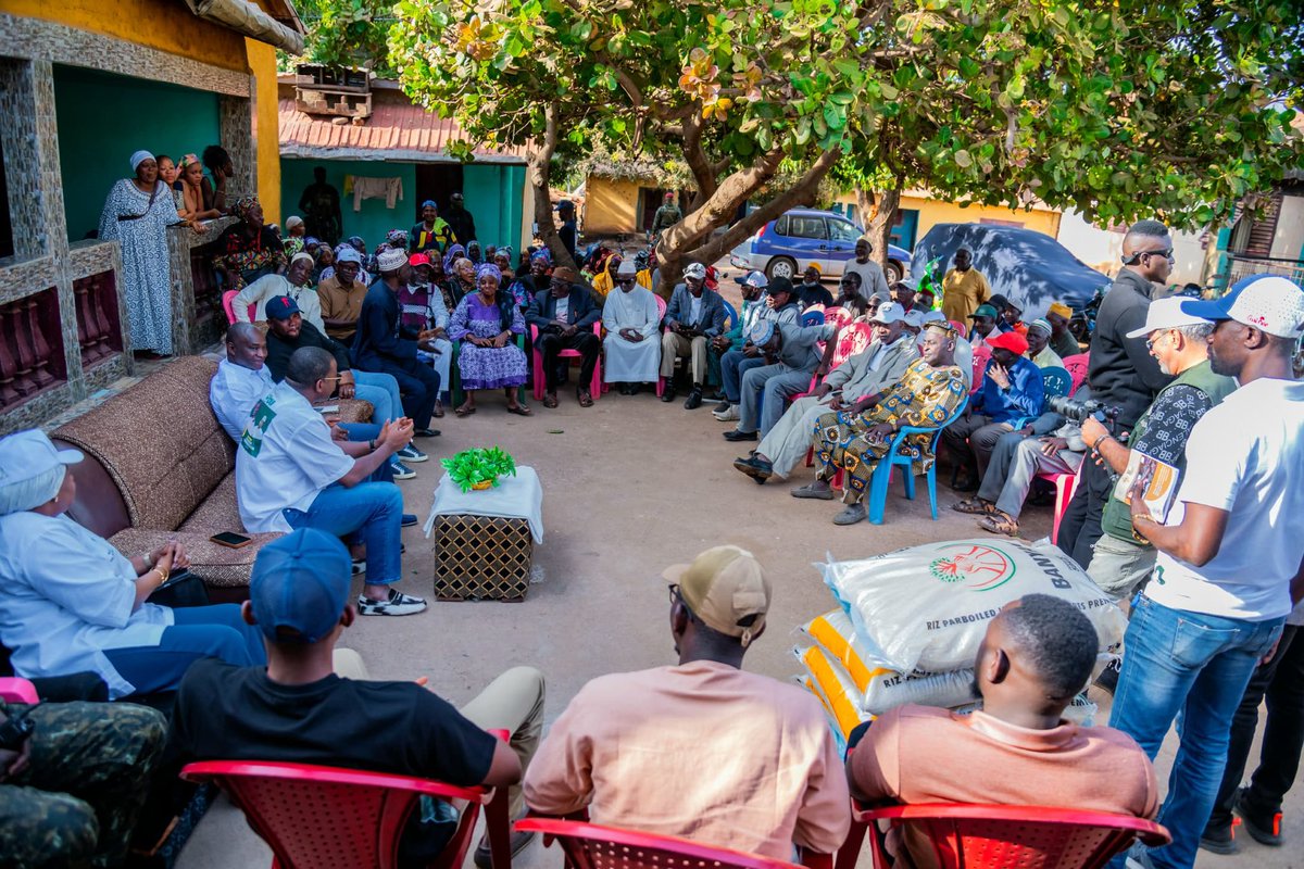 DansaKourouma1's tweet photo. À Faranah, j’ai partagé une journée d’une rare intensité, placée sous le signe de la mobilisation, de la proximité et de l’engagement, aux côtés des jeunes leaders et des forces vives de la localité.
https://t.co/1nJeD8jVk2
#DrDK #Dansa #PCNT #AGENDA #CNTGN #AllôCNT #Kibaro https://t.co/RHLHcdDMTe