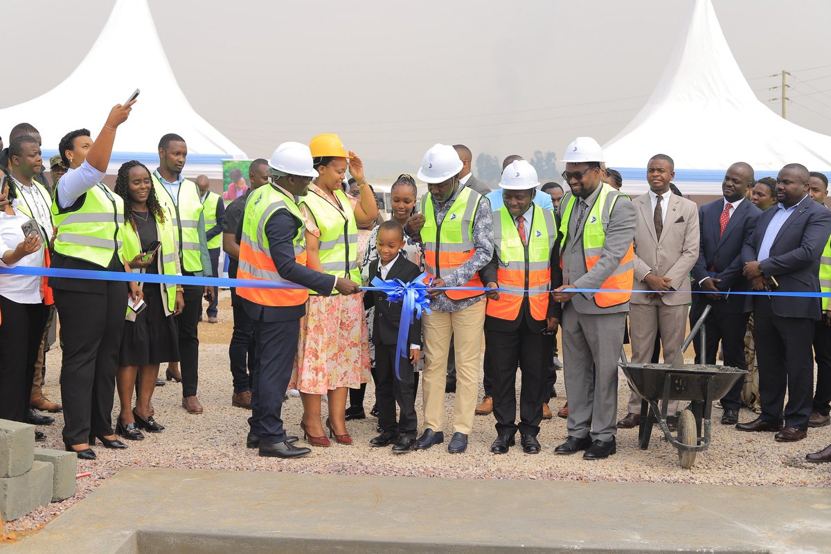 JustusPerez4's tweet photo. In line of duty at Microhaem Scientific @Microhaem making history as the first indigenous manufacturer of diagnostic test kits in the Great Lakes Region, following the commissioning of a Phase II facility led by Rt. Hon. @Thomas_Tayebwa Deputy Speaker of Parliament. https://t.co/Fm0eAOOeEl