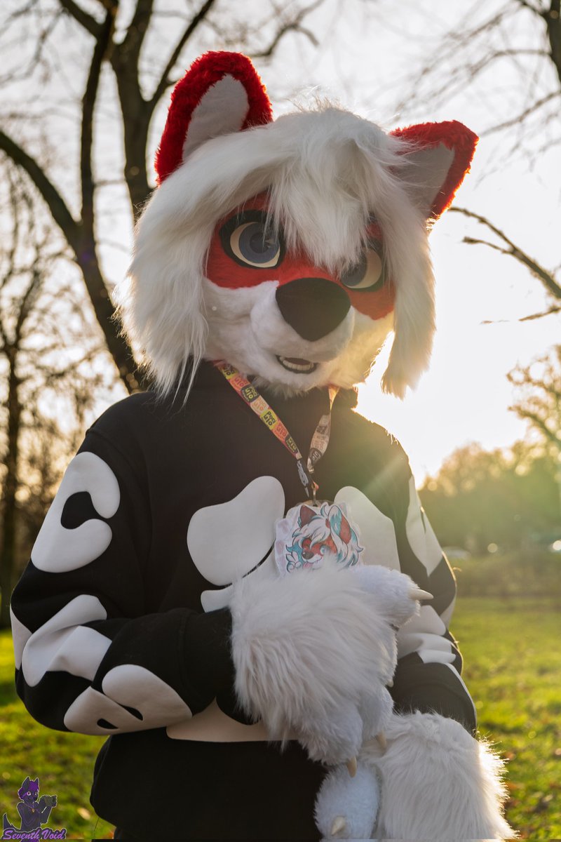 Another #FursuitFriday rolls around, turns out it's the last Friday before Christmas. Where's that disappeared? 😅

📷: <a href="/SeventhVoids/">SeventhVoid</a>